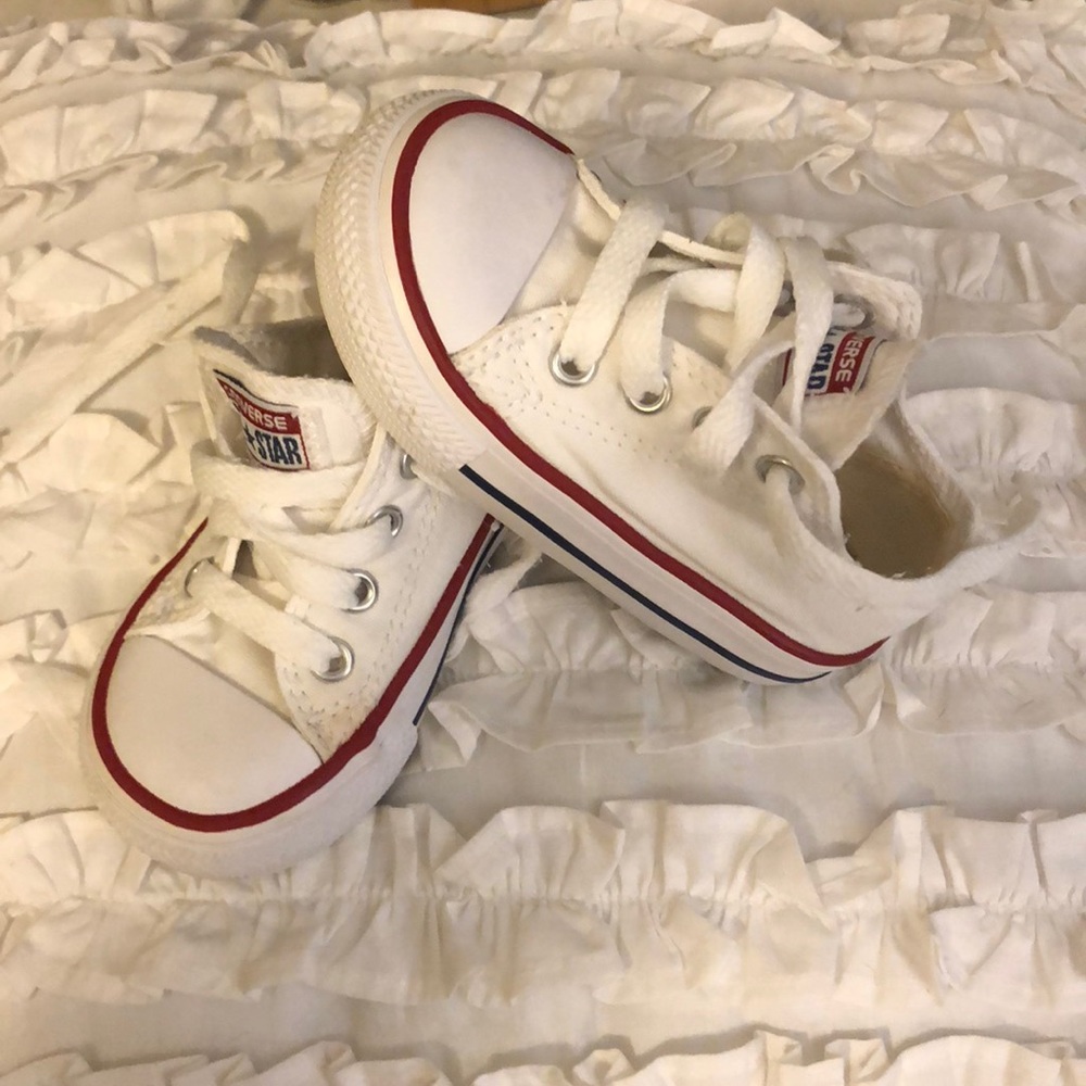 Converse toddler size 5 white excellent condition